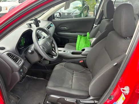 Used 2018 Honda HR-V LX image 10