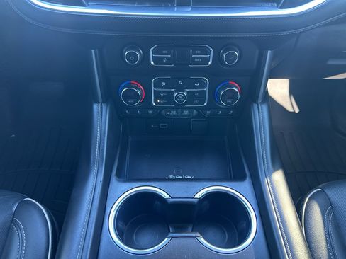 Used 2021 Chevrolet Tahoe Premier w/ Premium Package image 17