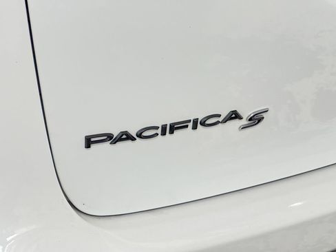 Certified 2022 Chrysler Pacifica Touring-L w/ S Appearance Package image 16