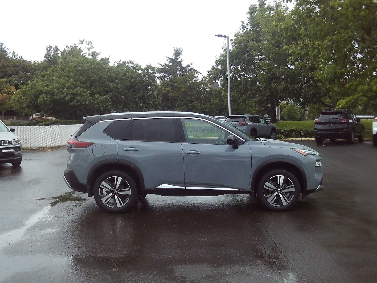 Used 2021 Nissan Rogue Platinum AWD/4WD image 6
