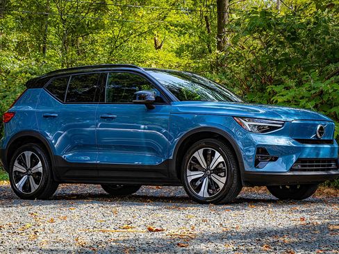 Used 2023 Volvo XC40 Recharge Plus w/ Protection Package Premier image 17