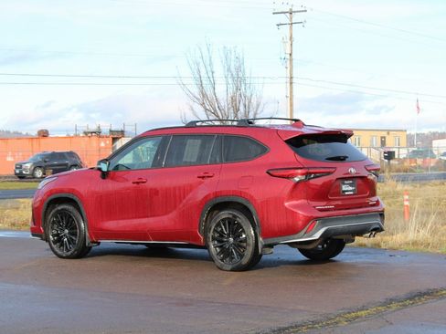 Used 2023 Toyota Highlander XSE image 4