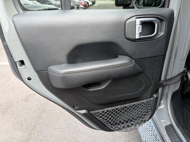 Used 2018 Jeep Wrangler Unlimited Sahara AWD/4WD image 12