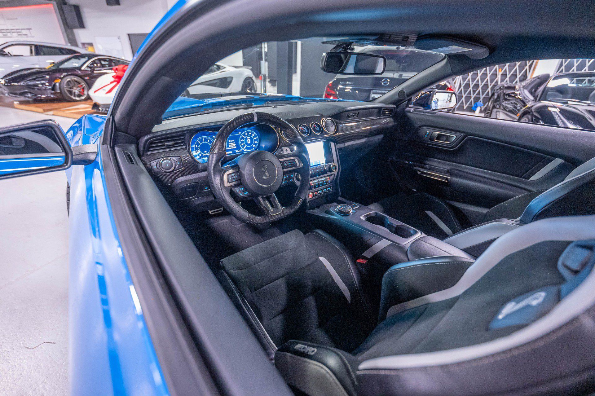 Used 2022 Ford Mustang Shelby GT500 w/ Carbon Fiber Track Pack RWD image 45