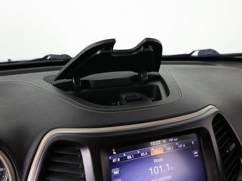 Used 2014 Jeep Cherokee Latitude FWD image 34