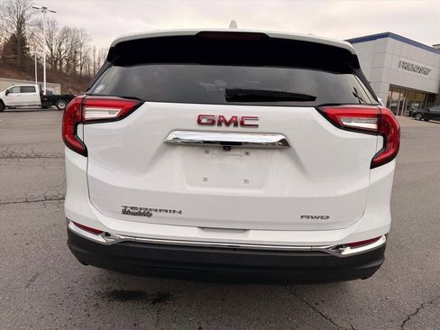 Used 2024 GMC Terrain SLT image 8
