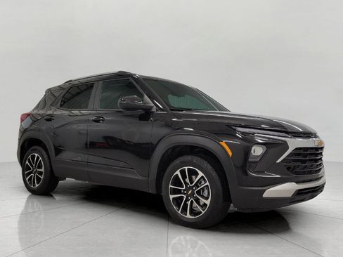 Used 2025 Chevrolet TrailBlazer LT image 1