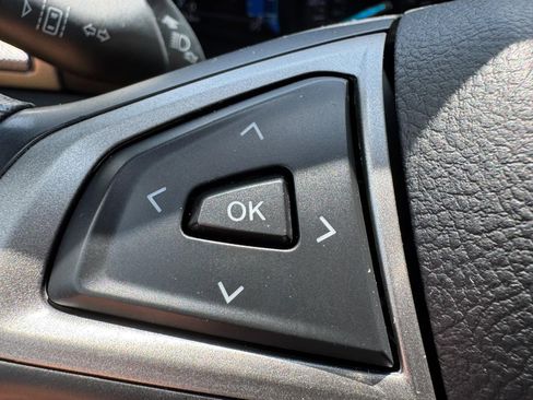 Used 2020 Ford Fusion SE FWD image 16
