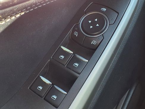 Used 2021 Ford Explorer XLT w/ Equipment Group 202A image 11