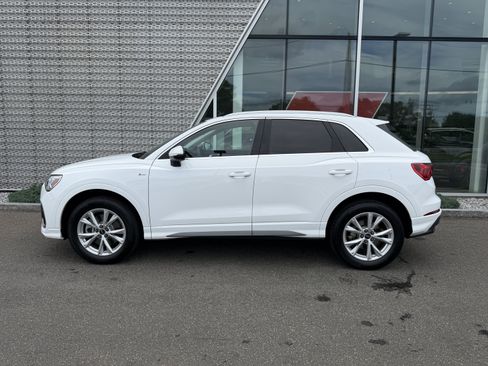 Certified 2025 Audi Q3 2.0T Premium w/ Convenience Package AWD/4WD image 2