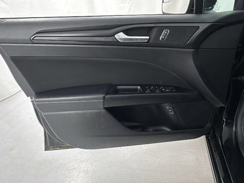 Used 2018 Ford Fusion SE w/ Equipment Group 601A image 16