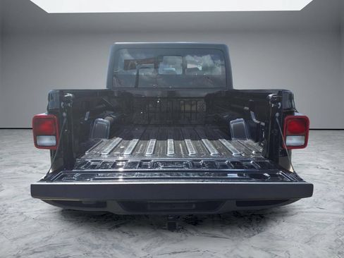 Used 2024 Jeep Gladiator Sport AWD/4WD image 13