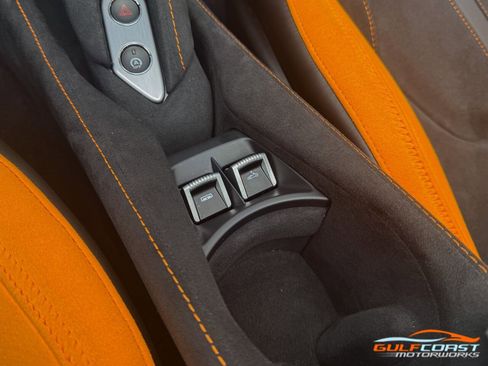 Used 2025 McLaren 750S Spider image 23