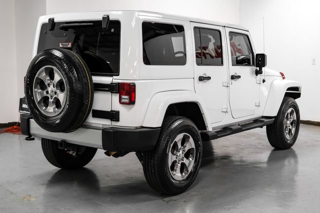 Used 2017 Jeep Wrangler Unlimited Sahara w/ Connectivity Group AWD/4WD image 9