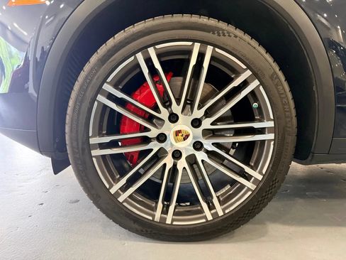 Used 2015 Porsche Cayenne Turbo w/ Premium Package AWD/4WD image 50