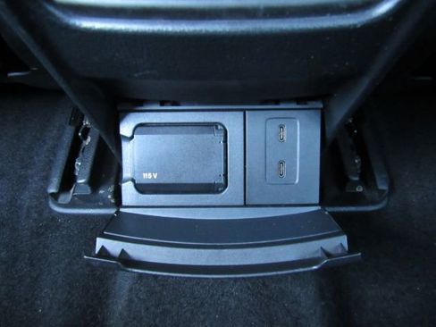 Used 2023 Mercedes-Benz EQB 300 4MATIC image 30