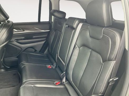 Used 2024 Jeep Grand Cherokee Limited RWD image 13