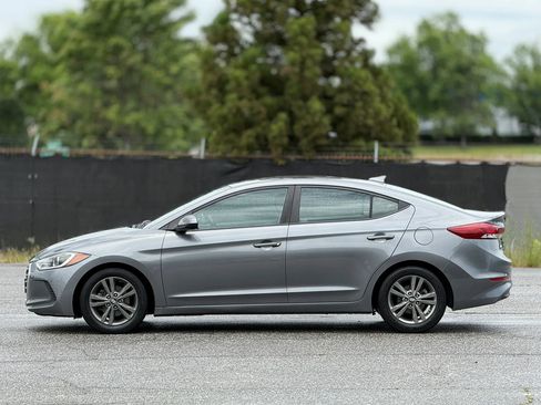 Used 2018 Hyundai Elantra SEL FWD image 8