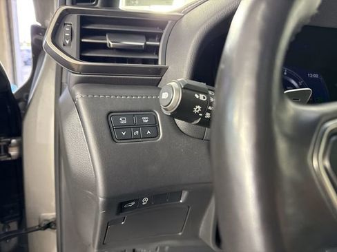Used 2024 Lexus LX 600 4WD w/ Luxury Package image 16