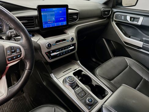 Used 2020 Ford Explorer XLT w/ Equipment Group 202A AWD/4WD image 26