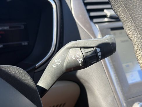 Certified 2020 Ford Fusion SE FWD image 28
