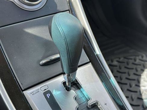 Used 2013 Hyundai Elantra GLS FWD image 19