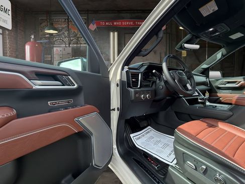 New 2026 GMC Sierra 1500 Denali Ultimate w/ LPO, Black Badging Package AWD/4WD image 16
