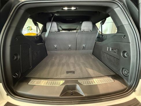 Used 2023 Chevrolet Suburban High Country image 4