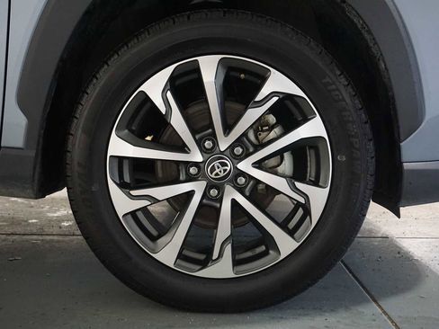 Used 2023 Toyota Corolla Cross XLE image 11