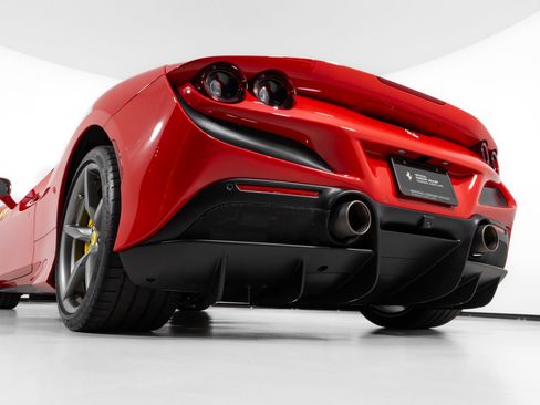 Certified 2022 Ferrari F8 Tributo RWD image 17