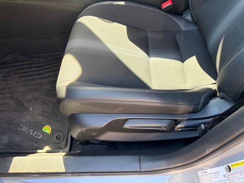 Used 2025 Honda Civic Sport image 8