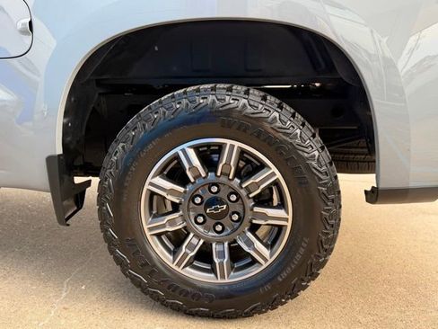 Used 2024 Chevrolet Silverado 1500 LT w/ Z71 Off-Road Package AWD/4WD image 7