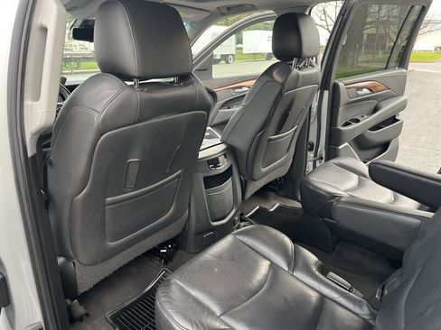 Used 2020 Cadillac Escalade ESV Luxury image 29