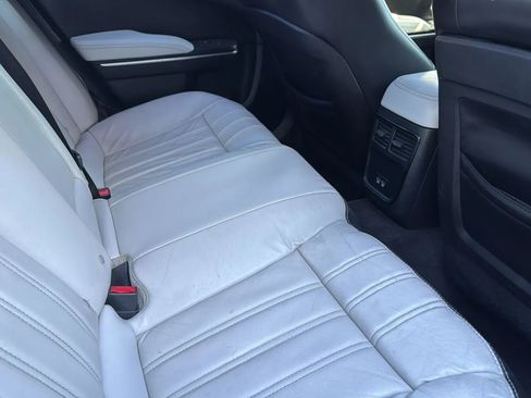 Used 2018 Chrysler 300 S image 27