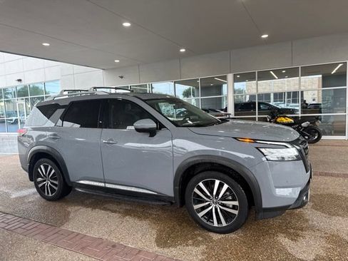 Used 2023 Nissan Pathfinder Platinum w/ Lighting Package (N93) FWD image 5