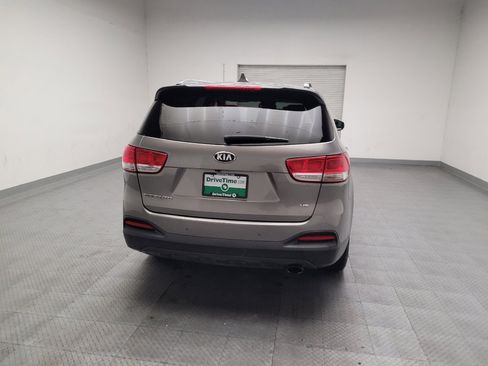 Used 2017 Kia Sorento LX w/ LX V6 Convenience Package FWD image 7