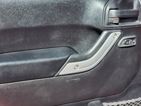 Used 2016 Jeep Wrangler Unlimited Rubicon w/ Connectivity Group image 20