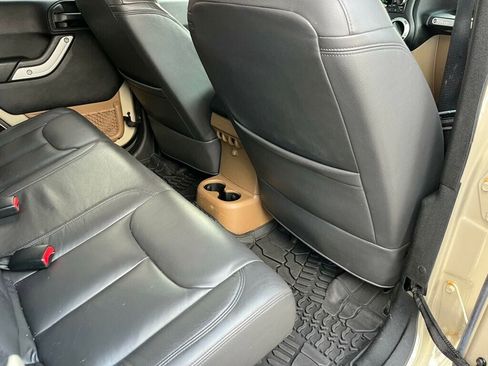 Used 2017 Jeep Wrangler Unlimited Rubicon AWD/4WD image 53