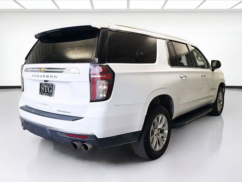 Used 2023 Chevrolet Suburban Premier image 4