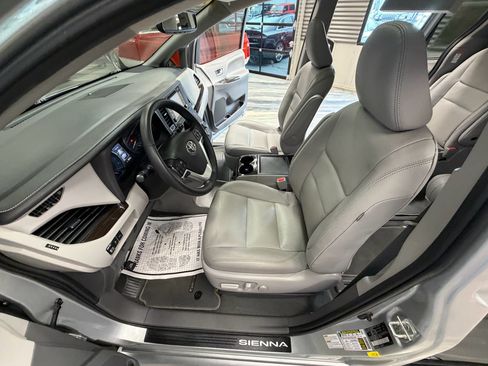 Used 2020 Toyota Sienna XLE Premium AWD/4WD image 57
