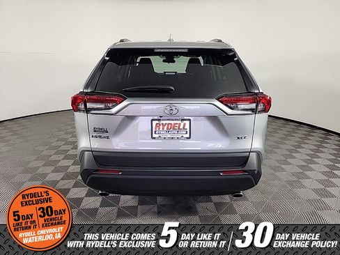 Used 2025 Toyota RAV4 XLE Premium image 9
