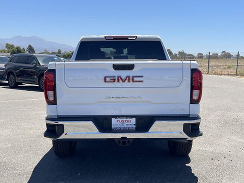 New 2026 GMC Sierra 1500 SLE AWD/4WD image 4