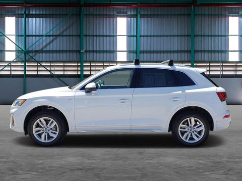 Used 2023 Audi Q5 2.0T Premium w/ Convenience Package AWD/4WD image 2
