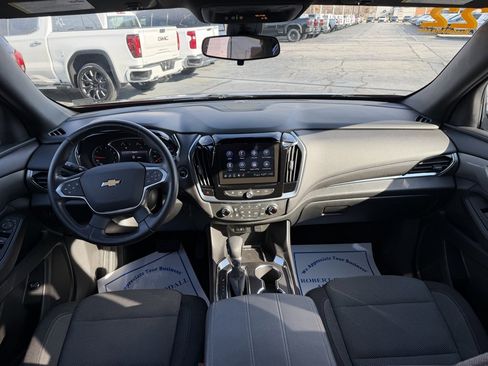 Used 2022 Chevrolet Traverse LT image 9