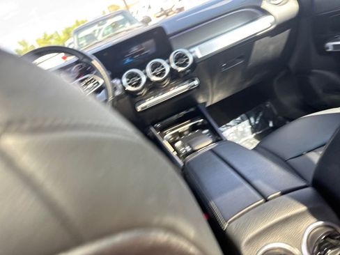 Used 2022 Mercedes-Benz GLB 250 4MATIC image 42