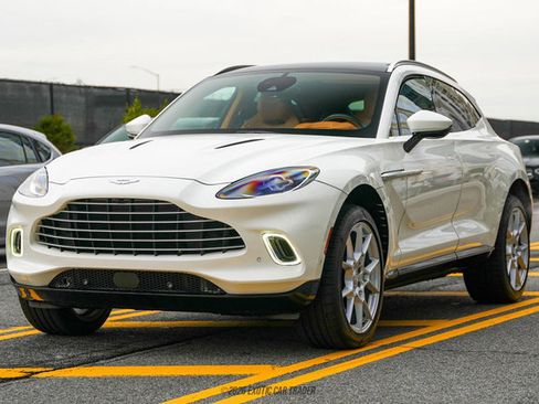 Used 2021 Aston Martin DBX image 14