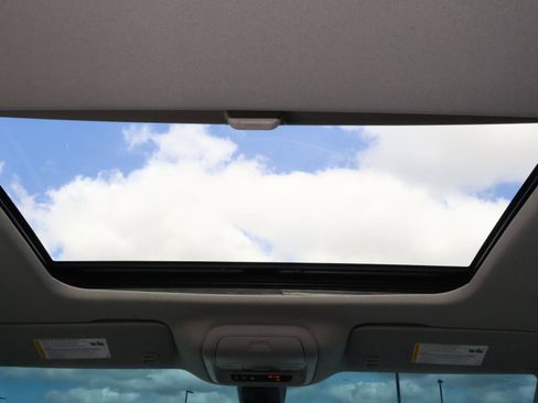 Used 2019 Buick Enclave Avenir w/ Avenir Technology Package image 13