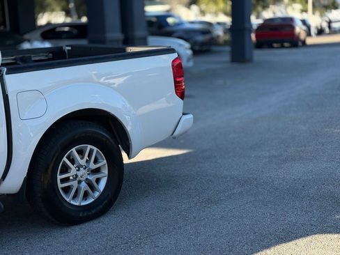 Used 2015 Nissan Frontier SV w/ SV Value Truck Package image 5