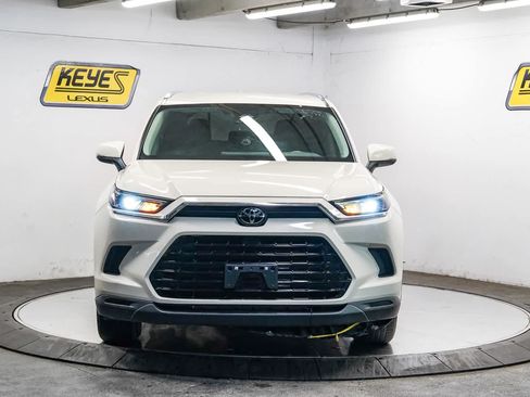 Used 2024 Toyota Grand Highlander AWD image 6