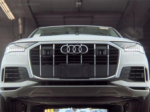 Used 2023 Audi Q7 3.0T Premium Plus w/ Premium Plus Package AWD/4WD image 3